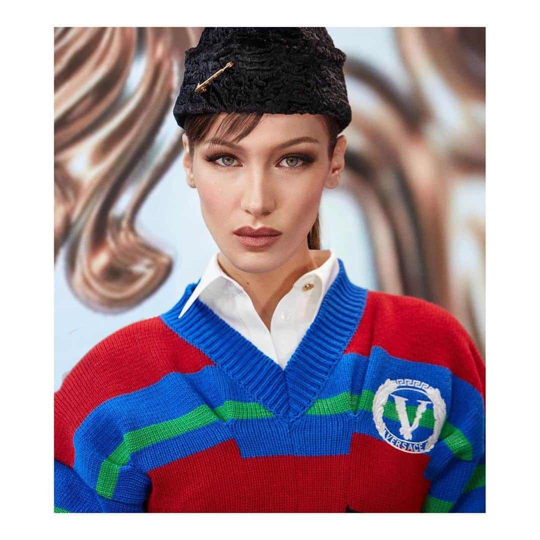 ジャンニヴェルサーチさんのインスタグラム写真 - (ジャンニヴェルサーチInstagram)「Command attention - the #VersaceFW20 Collection, as seen on @bellahadid, is designed to promote self-confidence. See the looks through the link in bio.」10月19日 2時58分 - versace