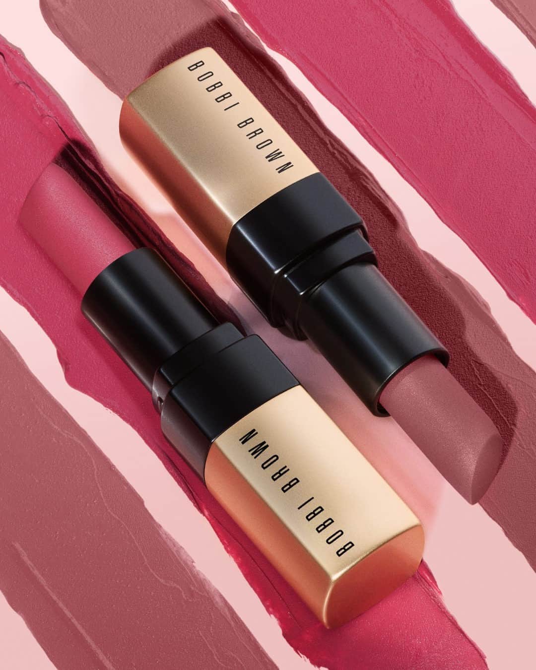 のインスタグラム：「Great for lips and even better for the world. Our limited-edition Powerful Pinks Luxe Matte Lip Color Duo features oil-infused powders and pure matte pigments that deliver high-impact color and comfortable 12-hour wear. And when you shop this covetable duo, 50% of the proceeds will benefit the Breast Cancer Research Foundation.*  PROUD TO BE PINK: • Luxe Matte Lip Color in Boss Pink • Luxe Matte Lip Color in Razzberry  #bobbibrown #pinkswithpurpose #powerfulpinks #timetoendbreastcancer #pinkribbon #breastcancerawareness   *Bobbi Brown Cosmetics will donate 50% of the purchase of each Powerful Pinks Luxe Matte Lip Color Duo with a maximum donation of $110,000 to the Breast Cancer Research Foundation® (BCRF) from September 7, 2020 to June 30, 2021.」