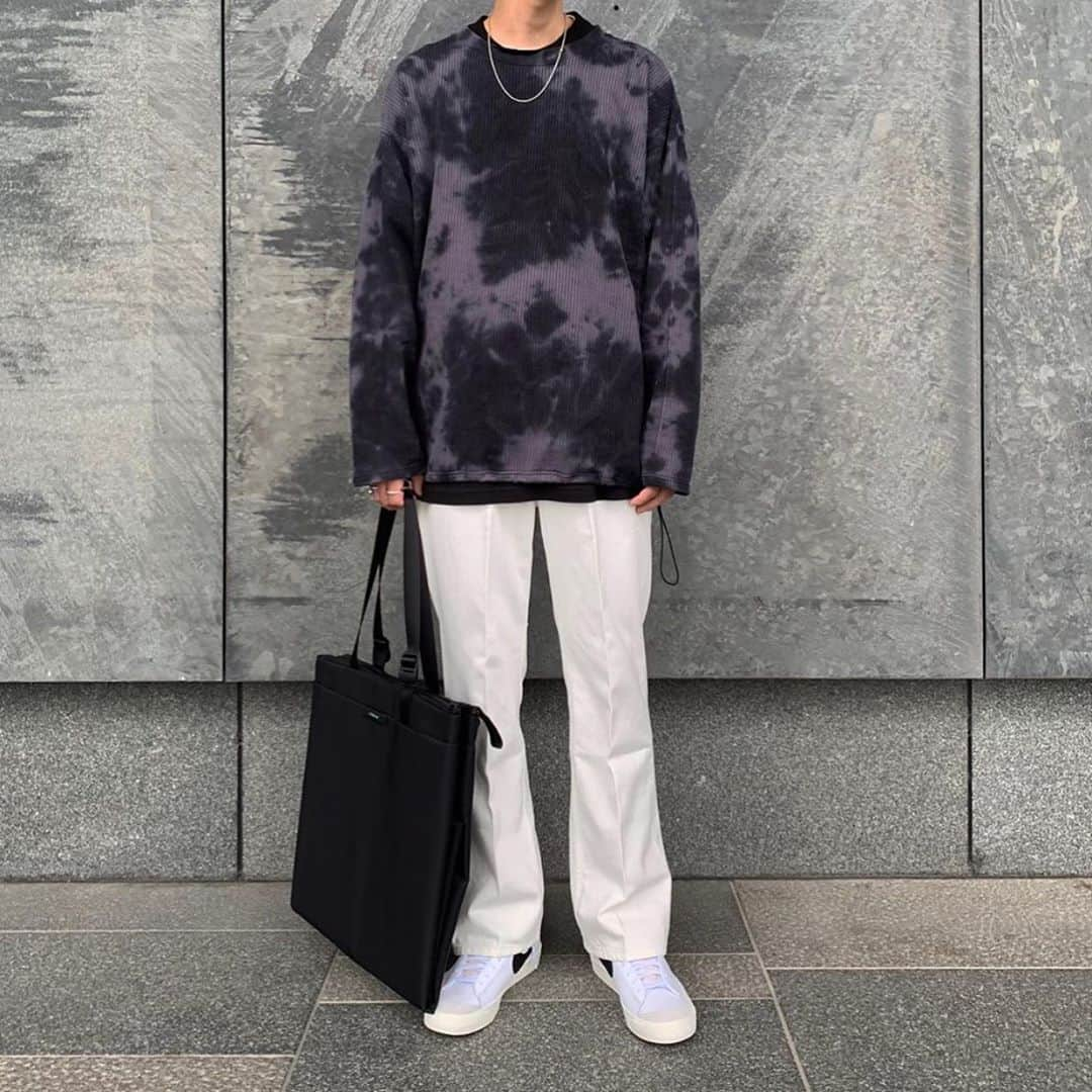 コートエシエルさんのインスタグラム写真 - (コートエシエルInstagram)「Are you ready for fall, long pants and sleeves? ✖️ A perfect urban-fall outfit according to @ryu__nkym 📸 Tap to shop SALM from our 2nd FW20 drop 〰️ . . . . #coteetciel #manfashion #manaccessories #menaccessories #menaccessory #menbag #menbags #unisexbags #designedinparis #coastandsky #menfashion #manbags #streetstyle #ootd #whatiwore #whatiweartoday #whatiwear #ootdfashion #ootdinspiration #ootdstyle #menwearstyle #menweardaily #menfashionblogger #menfashionposts #thecreatorclass #canonmoment #streetstyleinspo #streeetstyled #streetstyles #fallwinter2020」10月19日 3時11分 - coteetciel