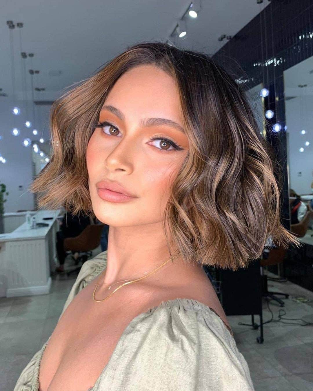 ghd hairさんのインスタグラム写真 - (ghd hairInstagram)「Add bends and texture through a bob using the #ghdplatinumplus 💋✨ @carissaroberthair   #ghd #ghdhairpro #hairgoals #bob #voluminousbob #hairstyling #hairgoals #hairinspo #shorthair」10月19日 3時13分 - ghdhair