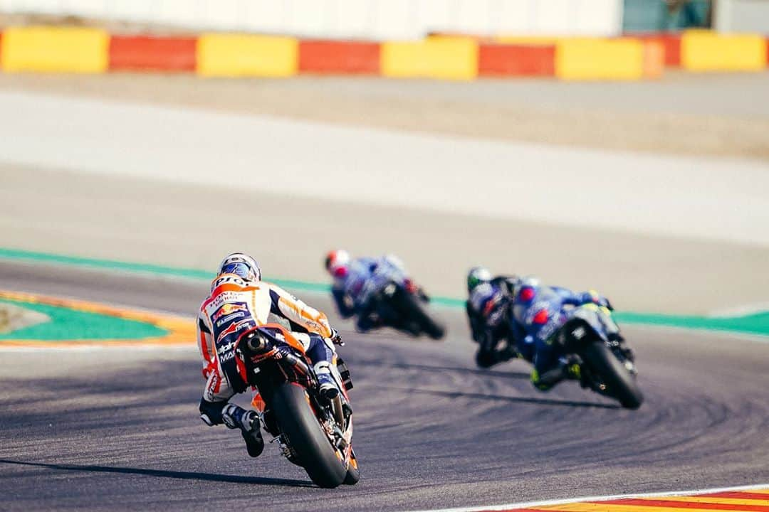 レプソル・ホンダさんのインスタグラム写真 - (レプソル・ホンダInstagram)「The thrill of the fight 🥊 ⠀⠀⠀⠀⠀⠀⠀⠀⠀ #AragonGP」10月19日 3時19分 - hrc_motogp