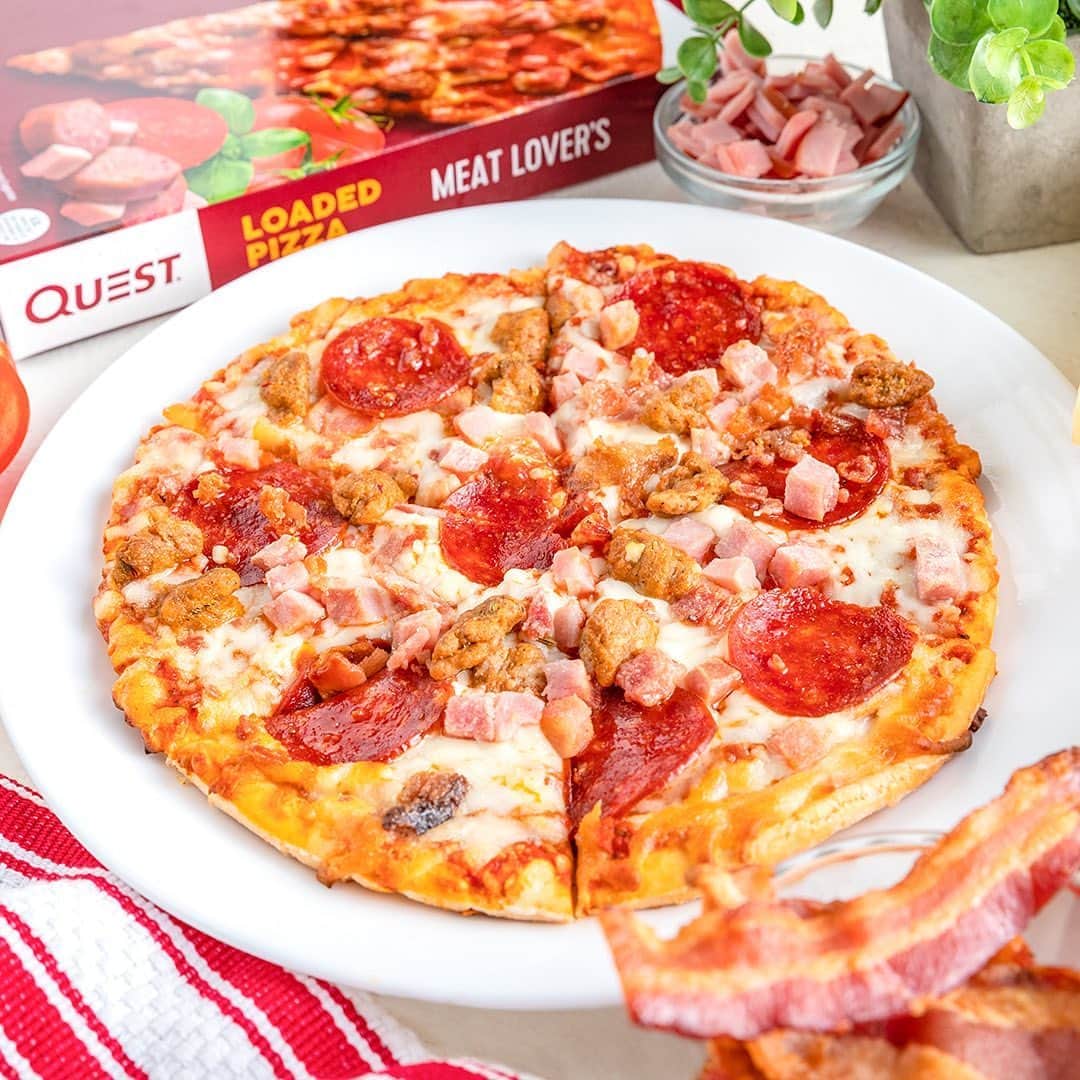 questnutritionさんのインスタグラム写真 - (questnutritionInstagram)「Is your mouth watering yet? 🤤 Spicy Italian sausage, Canadian style bacon, uncured pepperoni, & smoked bacon on a pizza making us feel some type of way.😍 #onaquest #questnutrition #questpizza」10月19日 3時28分 - questnutrition