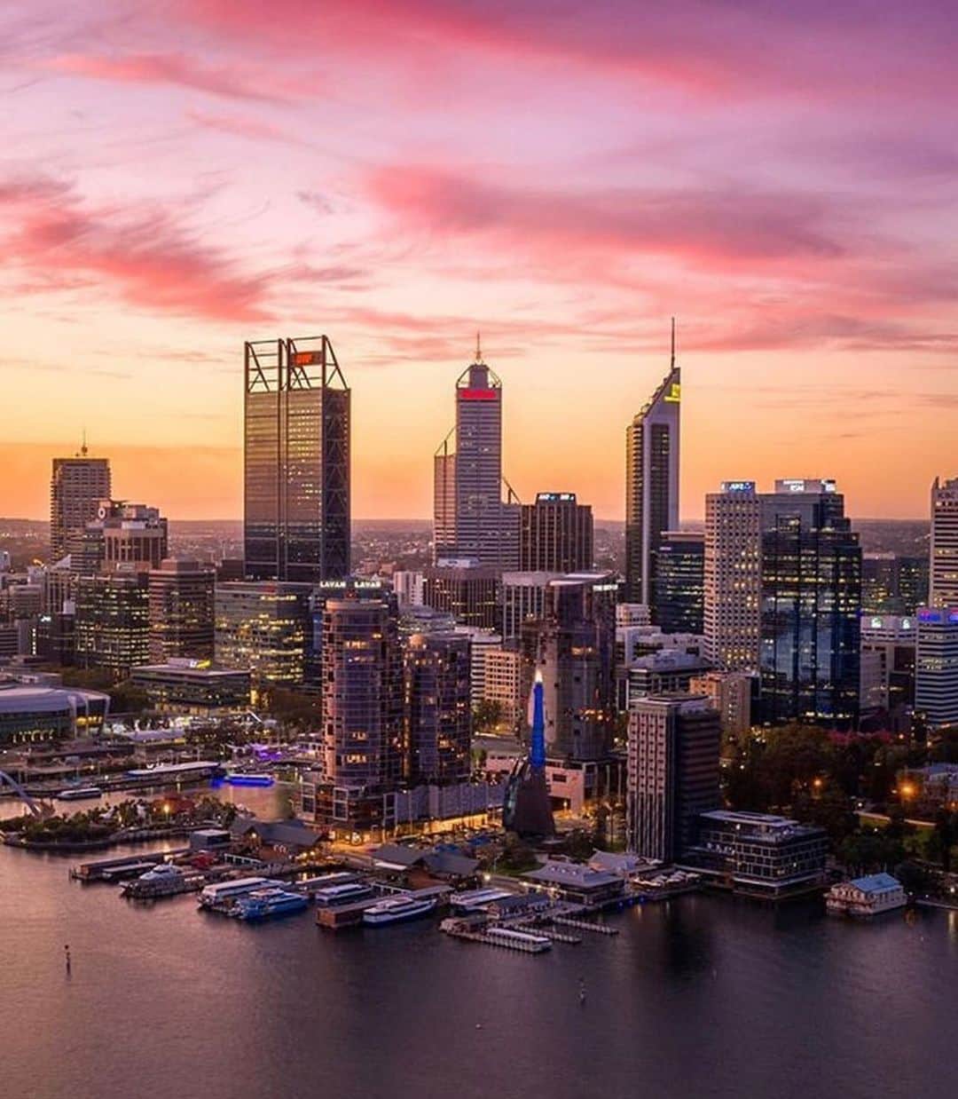 のインスタグラム：「Magical sunset in Australia by @mayhem85 and @igersaustraliaofficial 🧡📸🙌🏻✨ #igersaustralia #igers」
