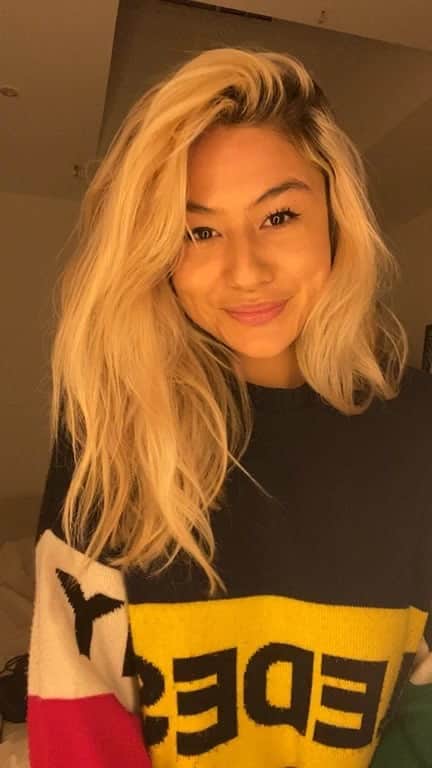 Mali-Koa Hoodのインスタグラム：「Thanks to everyone who submitted a video of themselves with their own personalised Revolution placard! We had 200+ submissions, so although we couldn’t share every single one, just know that I watched and loved each of them! I am proud to wear my beliefs and values on my sleeve and I carry them with me each day! Your words and your actions inspire me so much! I hope that we can continue to start difficult conversations, practise listening and encourage positive change. Each day is a new day for a REVOLUTION in me and in you. Thank you again for joining me for the Q&A! I am very grateful and hope you love this video as much as I do! X」