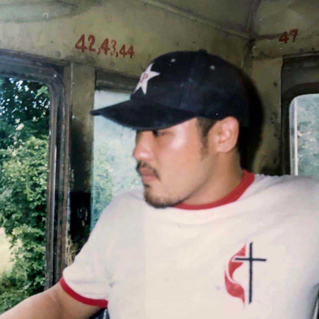 丸山ゴンザレスのインスタグラム：「誰だよ、こいつw  新刊用の写真整理してたら20年以上前の自分に再会して思ったことです。」