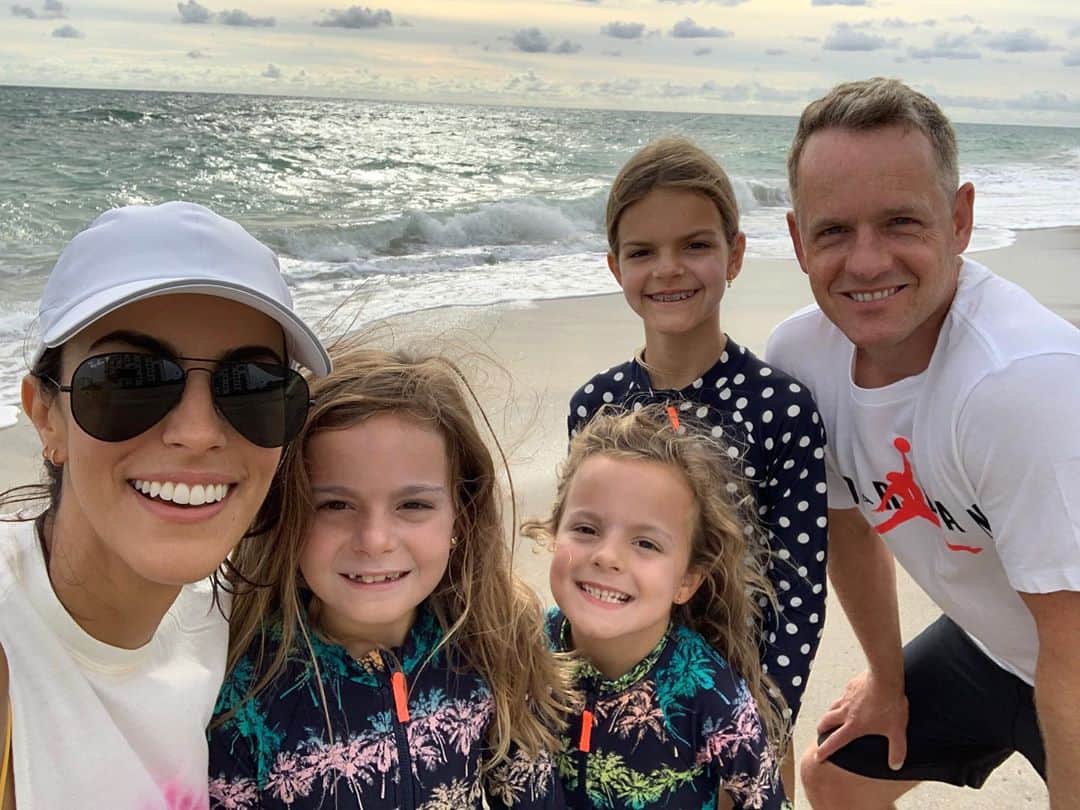 ルーク・ドナルドのインスタグラム：「One from yesterdays morning walk supporting @mias_miracles An inspiring charity set up by our amazing friends #family #miasmiracles 🌈」
