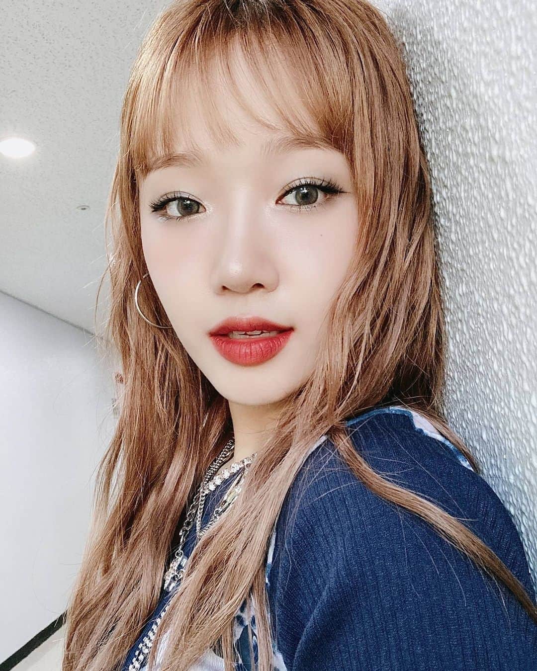 チェ・ユジョンのインスタグラム：「💙2주차 활동도 쿨~ 하게 완료💎  #유정 🌻 #위키미키 #WEKIMEKI #CHOIYOOJUNG #최유정 #YOOJUNG」