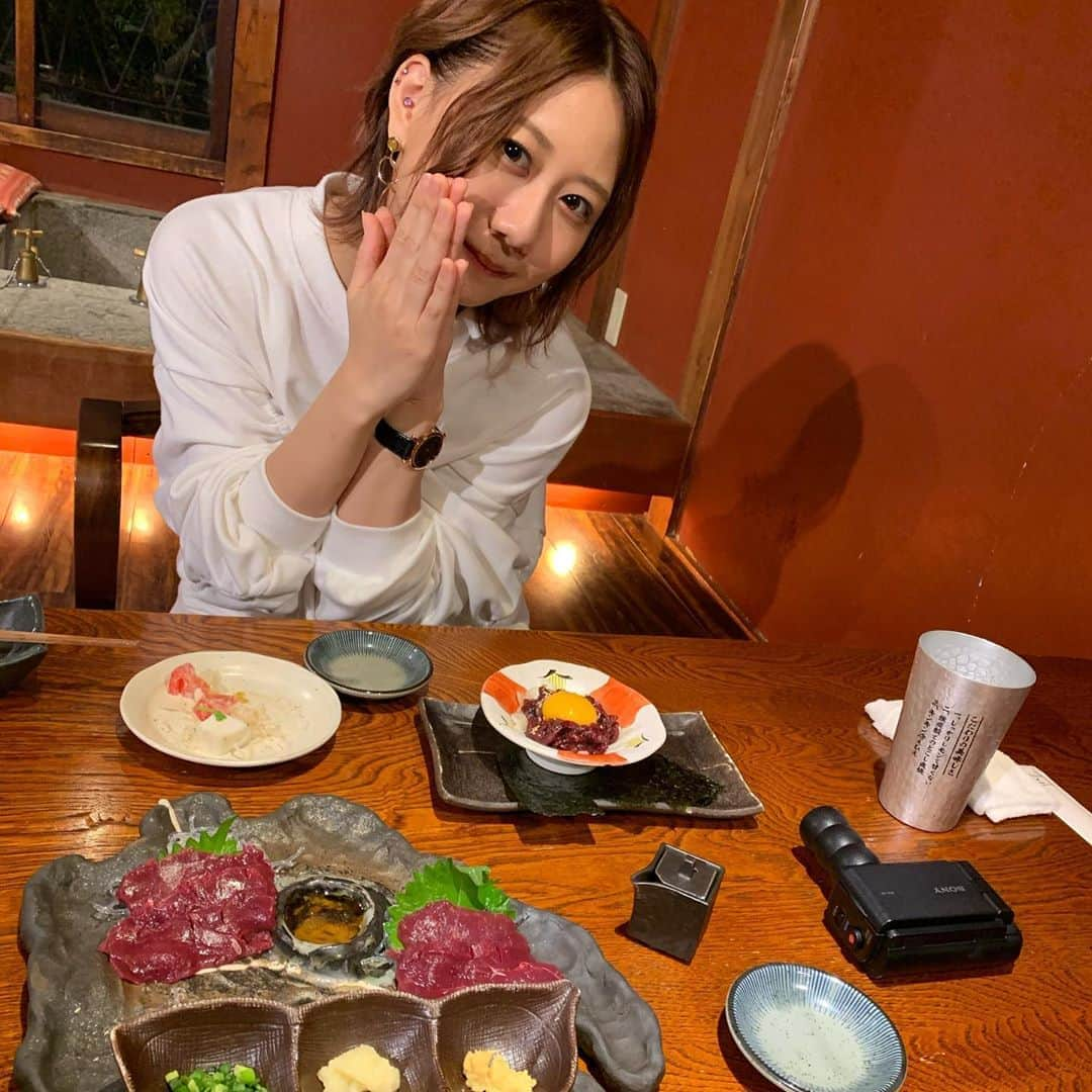 須田亜香里さんのインスタグラム写真 - (須田亜香里Instagram)「10月19日(月)20:00〜 【#skeへーきん】 dTVチャンネル&ひかりTV 奈和ちゃんとお酒飲みました🍺💕 今までテレビで何度かお酒飲んだけど、 なおちゃんのせいで（おかげで） 今までで一番自然体すぎたみたいで… 私、際どいことも言ってたらしい🙄はて とにかく楽しかった記憶しかない🥳 あと、写真スワイプしてラストの動画 なおちゃんが可愛いから観て💓 . . 今日は20:00〜へーきんからの 21:00〜FM AICHI #須田亜香里の部屋 いい流れですね😚」10月19日 14時07分 - akarisuda