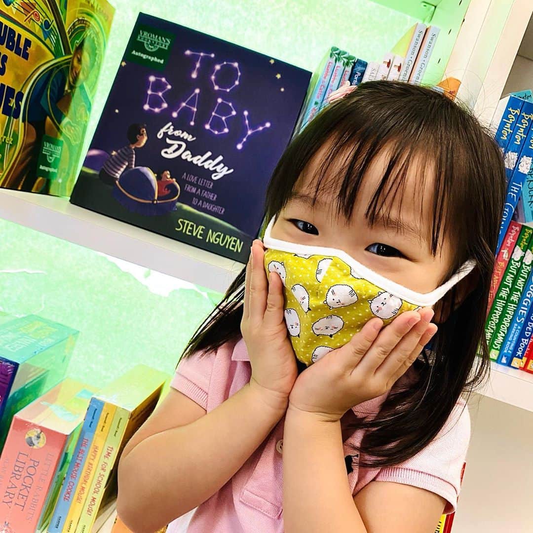 のインスタグラム：「Support your local bookstores #ToBabyFromDaddy @vromansbookstore」