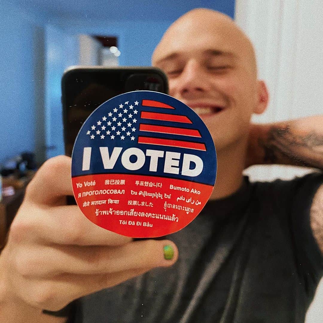 のインスタグラム：「voted today. who else?」