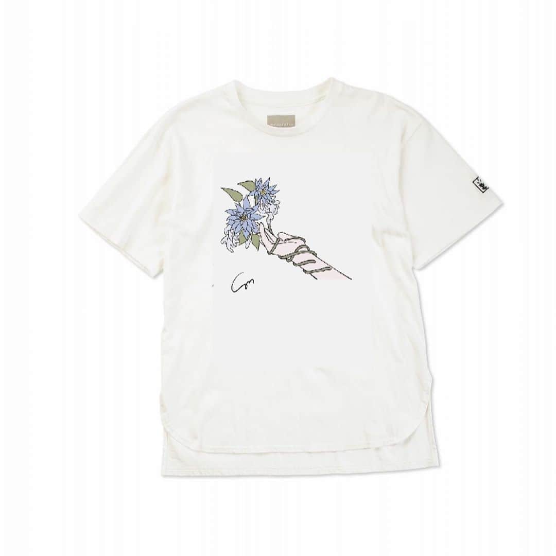 メアグラーティアのインスタグラム：「【予約販売】 2021S/S コレクションムービーでコラボレーションしたイラストレーター”87" @87.psd の描き下ろしイラストプリントシャツ。 ムービー内で使用されたイラスト4種類からお選びいただけます。 肌触りの良いコットンを使用しフロントはラウンド、バックはスクエアで違った印象に。サイドスリットがあることでボトムのポケットが使い易い工夫がされています。袖にはブランドアイコンのクレマチスの刺繍あり。 ホームページよりご予約いただけます。10/25まで。  #meagratia #tshirt #flowers #flower」