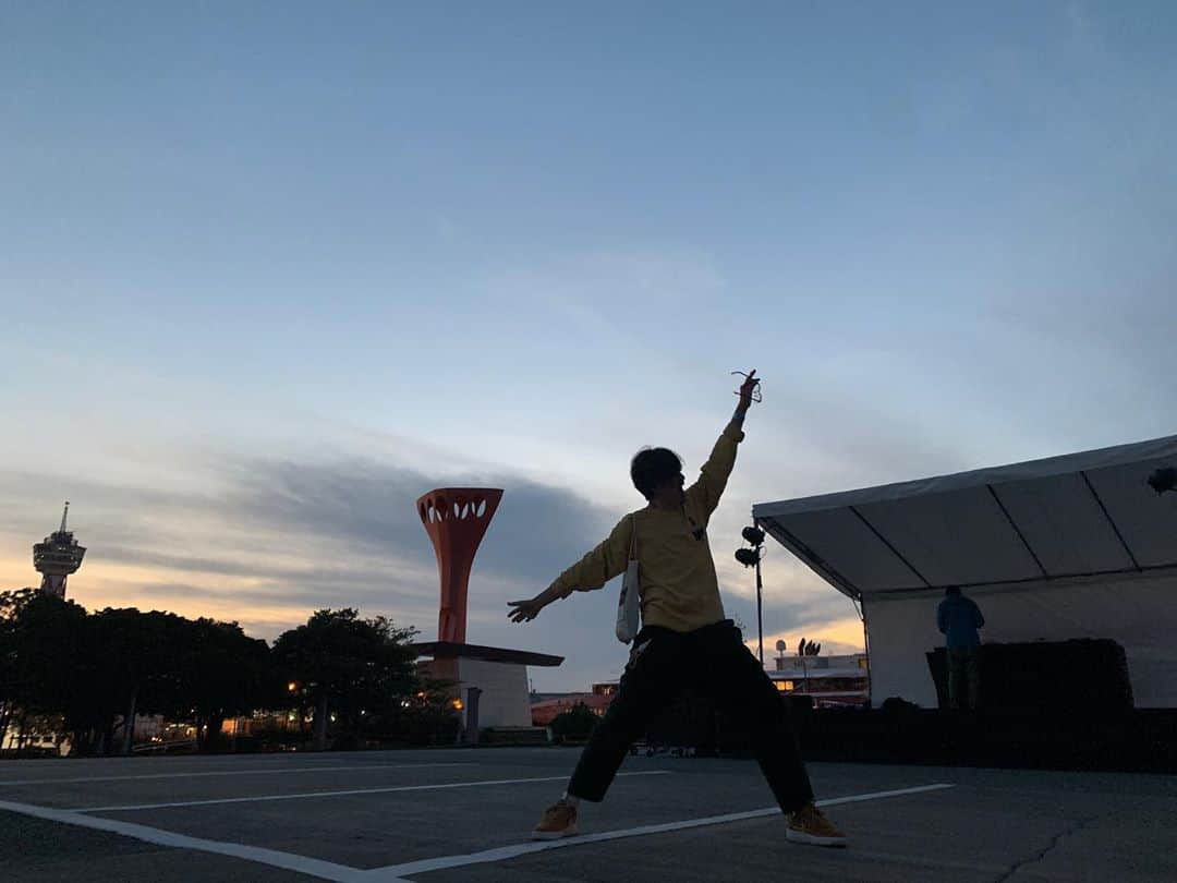 渡邊忍さんのインスタグラム写真 - (渡邊忍Instagram)「"THINGS WE SAY DAYCAMP LIVE" in マリンメッセ福岡 エキシビションパーク！ とってもゴキゲンな時間をありがとうございました✨ 素敵なロケーションでの素敵な音楽の宴はボクを癒してくれたんだ🤪💫」10月19日 15時05分 - watanabeshinobu