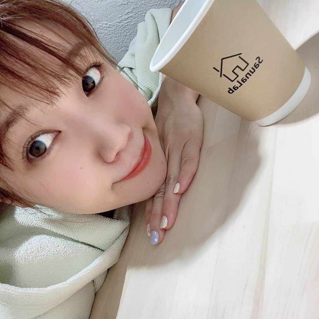 のインスタグラム：「🌈 . 最近の自分へのご褒美美容は まったりサウナを満喫するのと モデナクリニックへいくこと！ . 先週は、むくみが蓄積していて 長年悩んでいるふくらはぎへ！ アクセントプライムを当ててもらったよ☺️ . 流れがよくなるから、 むくんでパンパンの脚もすっきり やわらかくなる感覚！ . こちらも、腕と同様に続けて 様子を見ようと思います👍✨ . .  #モデナクリニック#modenaclinic#アクセントプライム#痩身#二の腕痩せ#美脚#箱田美菜#福岡大名  @dr_hakodaharuna @dr.miyatani @modenaclinic」