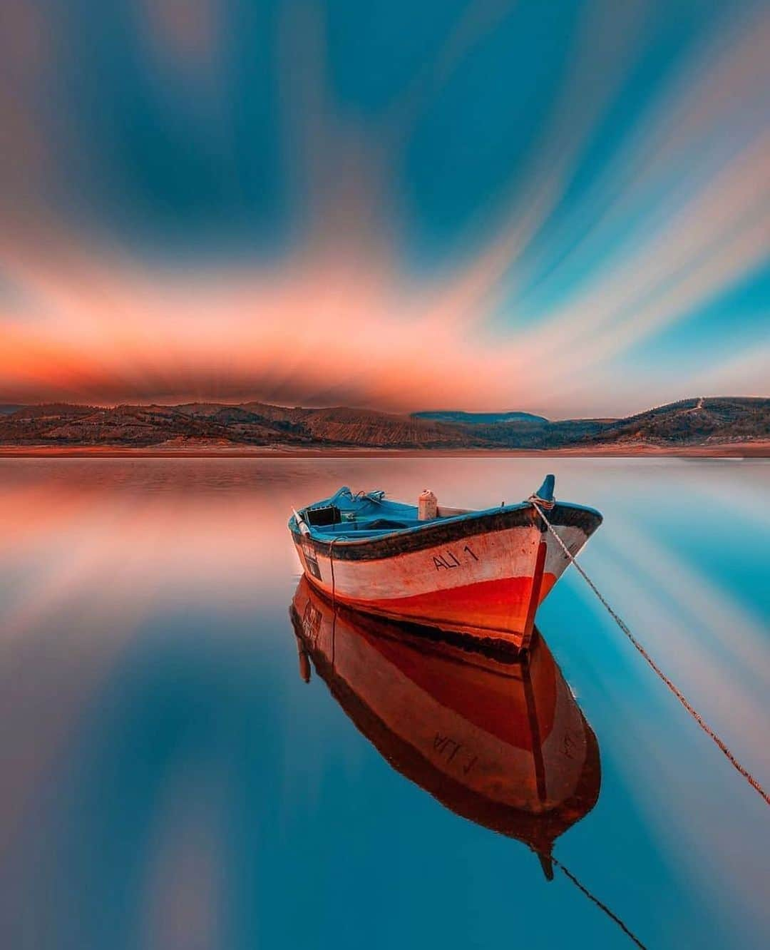 Canon Photographyさんのインスタグラム写真 - (Canon PhotographyInstagram)「Wonderful longexposure in Turkey.  Photography // @orhankilic07 Curated by @steffeneisenacher  #longexposure #longexposurephotography #turkey #lake #boat #reflection」10月19日 6時36分 - cpcollectives