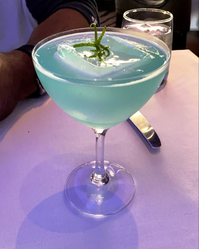 レイクウォンさんのインスタグラム写真 - (レイクウォンInstagram)「MY Sunday drink !!!! The BLUE LAGOON ! #cocktailwarrior. ...peep me Monday 7pm est on my IG LYVE with the winner / cocktail guru  @marty.cocktails. I need all my fly bartenders to pop in ! Let’s #rapataste  Shouts to my krew @moverandshakerco .. salut」10月19日 6時58分 - raekwon