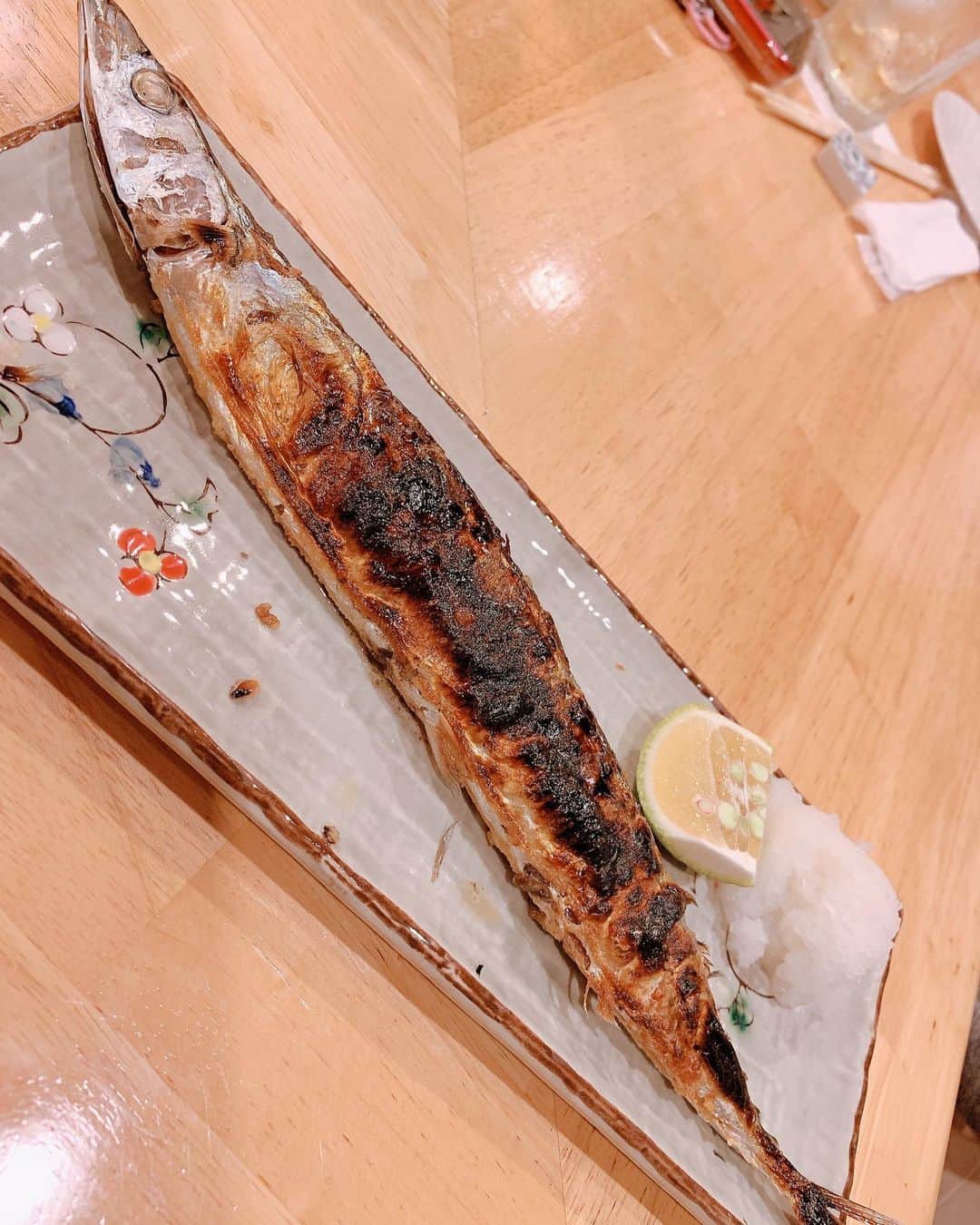 宮崎有妃さんのインスタグラム写真 - (宮崎有妃Instagram)「先日 #めしくぃ亭 に行かせていただきました☺︎  見て見てー！！ あいらぶさんま🐟  本当に美味しかった。 こんなに好きなのに 初サンマだったな。 初サンマがめしくぃ亭で良かったです。  食べる前に撮るってのが今だに苦手なんだけど、これは撮ってたみたい。 すっごく大きくて美味しかったー。」10月19日 6時59分 - kiyukizayami