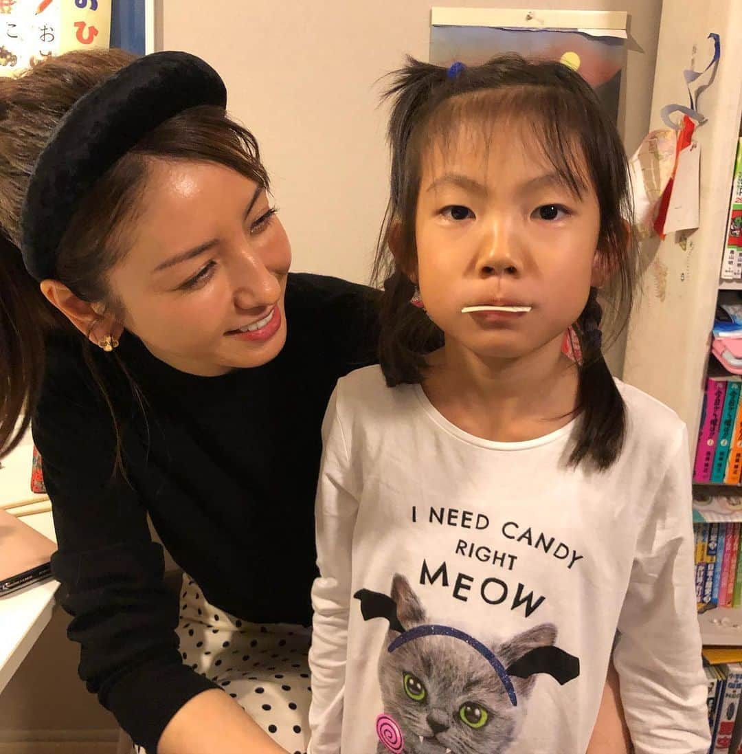 のインスタグラム：「土曜日、みかりんが　@mikaofficial99 アンコを見にきてくれました(o^^o)  夕方急に決まった会合ですが、ちょうど豊洲帰りで手巻き寿司に〜(//∇//)  嬉しいお客様(≧∀≦)  姫も大好きなみかりんにかまってもらえて、ウホウホ(o^^o)  しかもみかりんがパパに誕生日ケーキも買ってきてくれて、パパもウホウホ（笑）  あんこと遊んだりゲームしたり、楽しい夜になりました(o^^o)  また来てね〜(๑>◡<๑)  #手巻き寿司#ホームパーティー#家ご飯#親友#大好きな人#息子殿姫#姫#アンコ#甘糟アンコ」