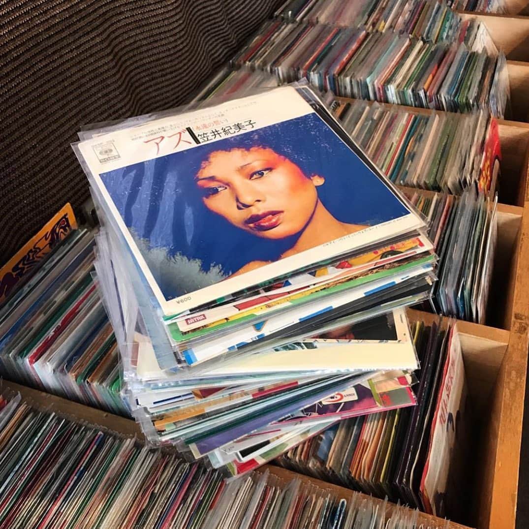 のインスタグラム：「おはようございます〜☁️ @turntable_tokyo  #motownmonday #笠井紀美子 #herbiehancock #steviewonder  #as #永遠の誓い #coversong」