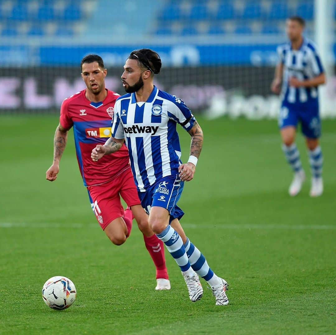 ホタさんのインスタグラム写真 - (ホタInstagram)「Debut agridulce con el @deportivoalaves , seguiremos trabajando para mejorar pero muy orgulloso de poder defender estos colores con mis compañeros en @laliga #bendecido #graciasDios」10月19日 7時46分 - kingjota23