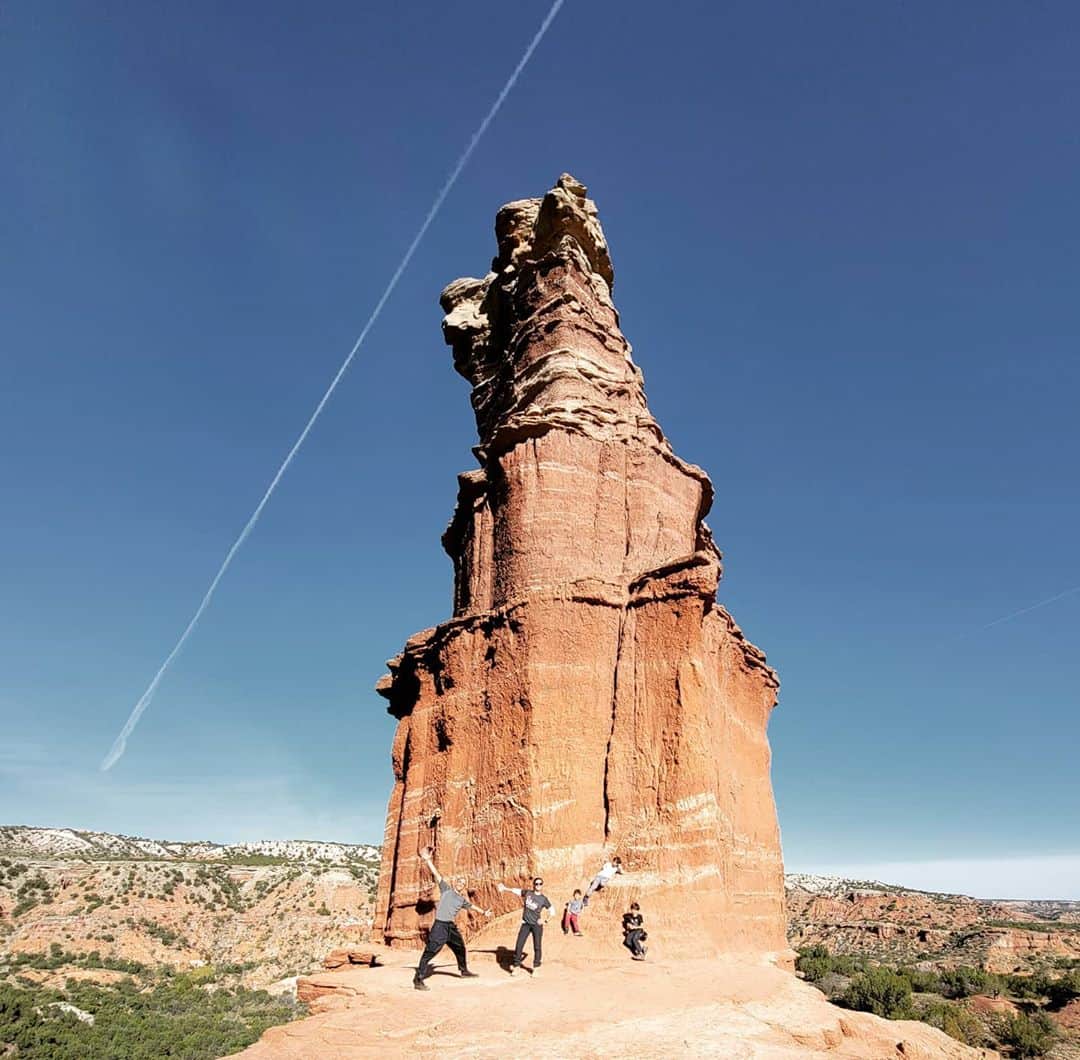 マヌ・ジノビリのインスタグラム：「🇺🇲Awesome adventure for the fam! #PaloDuroCanyon State Park 🇦🇷Hermoso paseo por el Palo Duro Canyon State Park en el noroeste de Texas.」
