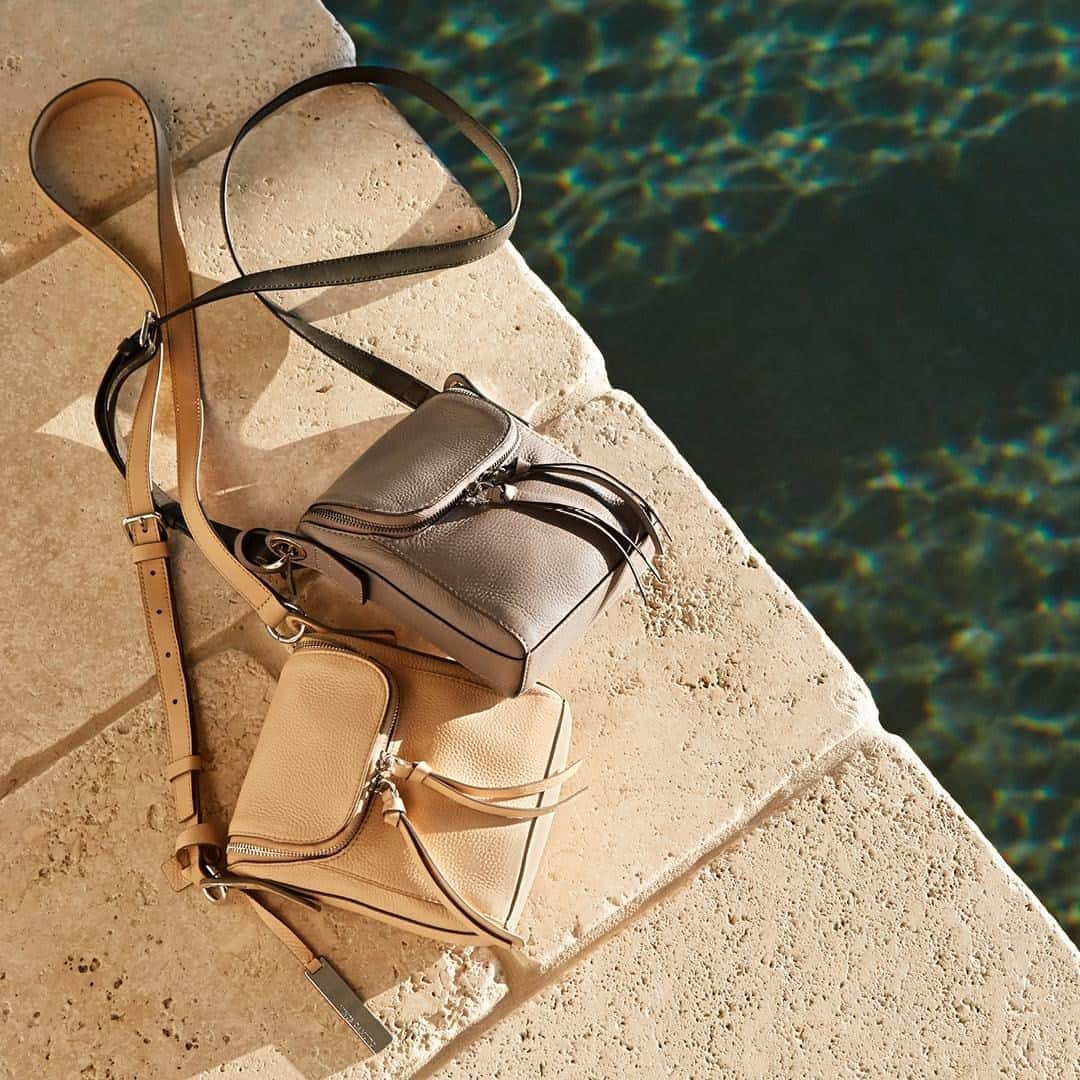 のインスタグラム：「Myri Crossbody Bag? We’ll take two. #vincecamuto #fall2020」