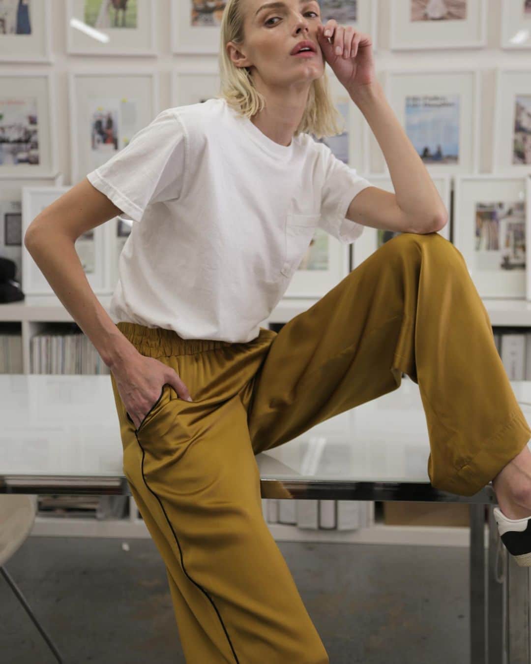 ハイディメリックのインスタグラム：「Sahara pant. Silk, pockets, elastic waist and added to the 99$ sale. HEIDIMERRICK.com」