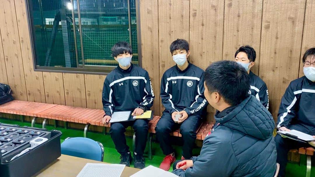 東京スポーツ・レクリエーション専門学校さんのインスタグラム写真 - (東京スポーツ・レクリエーション専門学校Instagram)「＼🏃🏻‍♀️トレーナー✖️テクノロジー🤖／ スポーツパフォーマンスを計測する「Knows」で日本航空高校女子サッカー部のトレーニングマッチを計測させていただきました✈️⚽️ ・ 今回参加の学生たちは全員サッカー経験者ということもあり、実際のプレーの様子とデータから見えることを絡めて色々考察し、終わってからはチームのスタッフの方とも意見交換させていただきました🙏 ・ 選手たちも自分の走行距離やランニングパフォーマンス、仲間の活動量が可視化されることに興味津々で色々質問してくれました😊 ・ 機会を作ってまた計測させてもらいたいと思います❗️ ・ #東京スポーツレクリエーション専門学校  #TSRトレーナー#スポーツトレーナー  #Knows #女子サッカー#女子サッカー部 #女子サッカーを応援 #部活 #ブカツ #部活生を応援 #アスレティックトレーナー #フィジカルトレーナー #全国高校女子サッカー選手権 #日本航空高校山梨キャンパス  #日本航空高校女子サッカー部  #高3 #高校生最後の冬 #football #footballgirl #athletictrainer #sportsbusiness #sportsassistyou」10月19日 8時24分 - jikeitsr