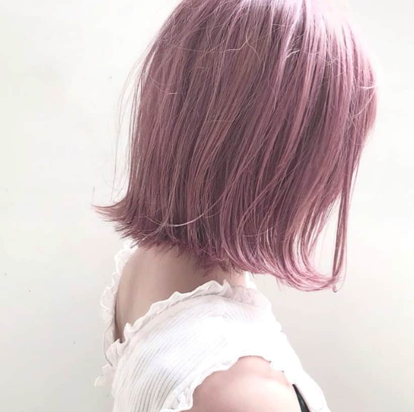 Beleza_official_instagramのインスタグラム：「ペールピンク👼 . ハイブリーチで作っています☺︎ .  ブリーチは誰に任せるかで仕上がりが全く違います。 .  絶対に失敗したくない方は是非指名予約をおすすめします！！ . 僕だけのオリジナルレシピとマル秘テクニックで艶々サラサラハイトーンにします！！」
