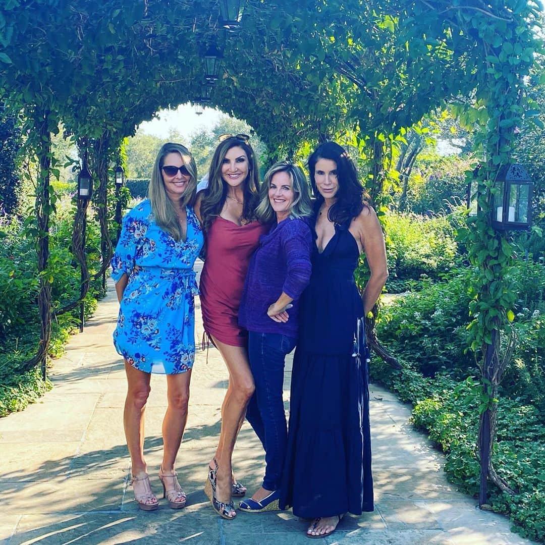 のインスタグラム：「Fun autumn #sundayfunday #brunch @sanysidroranch with some of my @lvhsroyals high school friends!」