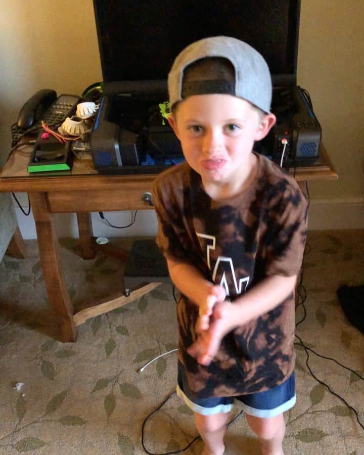 アシュリー・ケリーのインスタグラム：「Pump us up Knox 🔥 We need to win TONIGHT!! LFG Boys 💪🏼💙⚾️」