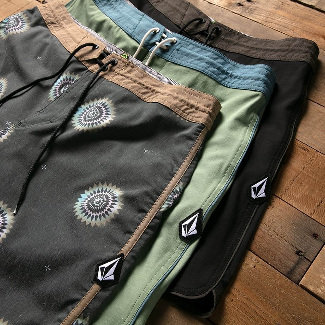 ボルコムのインスタグラム：「Plenty of options for some new trunks! 🏖️  #TapToShop or see more at 👉  vol.cm/trunks 👈」