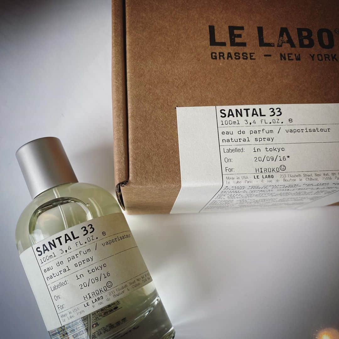 畑野ひろ子のインスタグラム：「やっと届いた😆  @lelabofragrances の香水。 人気すぎて、半月待っての到着😆  作った日や、メッセージを入れてくれるサービスが贈り物にもいいなと。 今回は、自分のです😅」