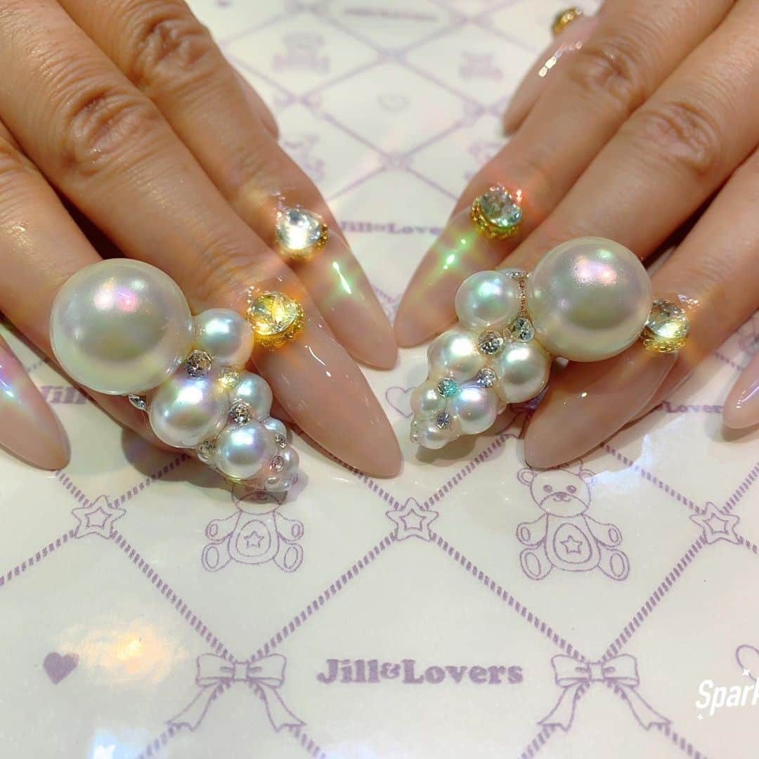 のインスタグラム：「パールちゃん🦪  #jillandlovers #nail #nailart #paragel #gelneil#gel #ネイル #ネイルアート #me #look #love #かわいい」