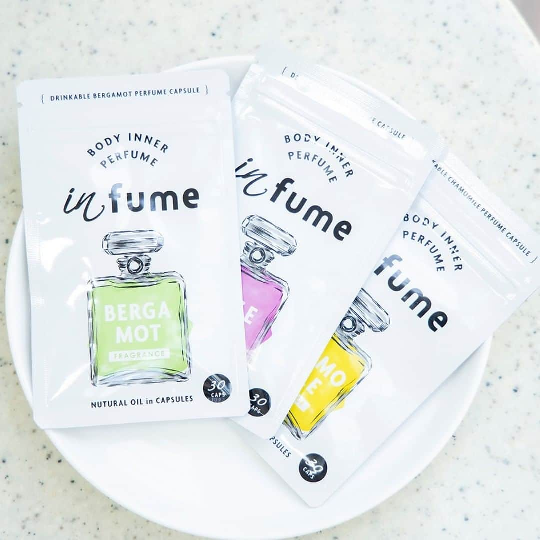 ODECO.MARTのインスタグラム：「飲むフレグランス『infume』は内から香る新発想🌟 いい息でもっと自信を❕ . . #インフューム #infume #エチケット #ブレスケア#必需品 #口臭ケア #息スッキリ #口臭 #爽やか #ローズ #ベルガモット #デート #女子会 #ソフトカプセル #オシャレ #カモミール #chamomile #étiquette #breathcare #rose #bergamot #fragranc」