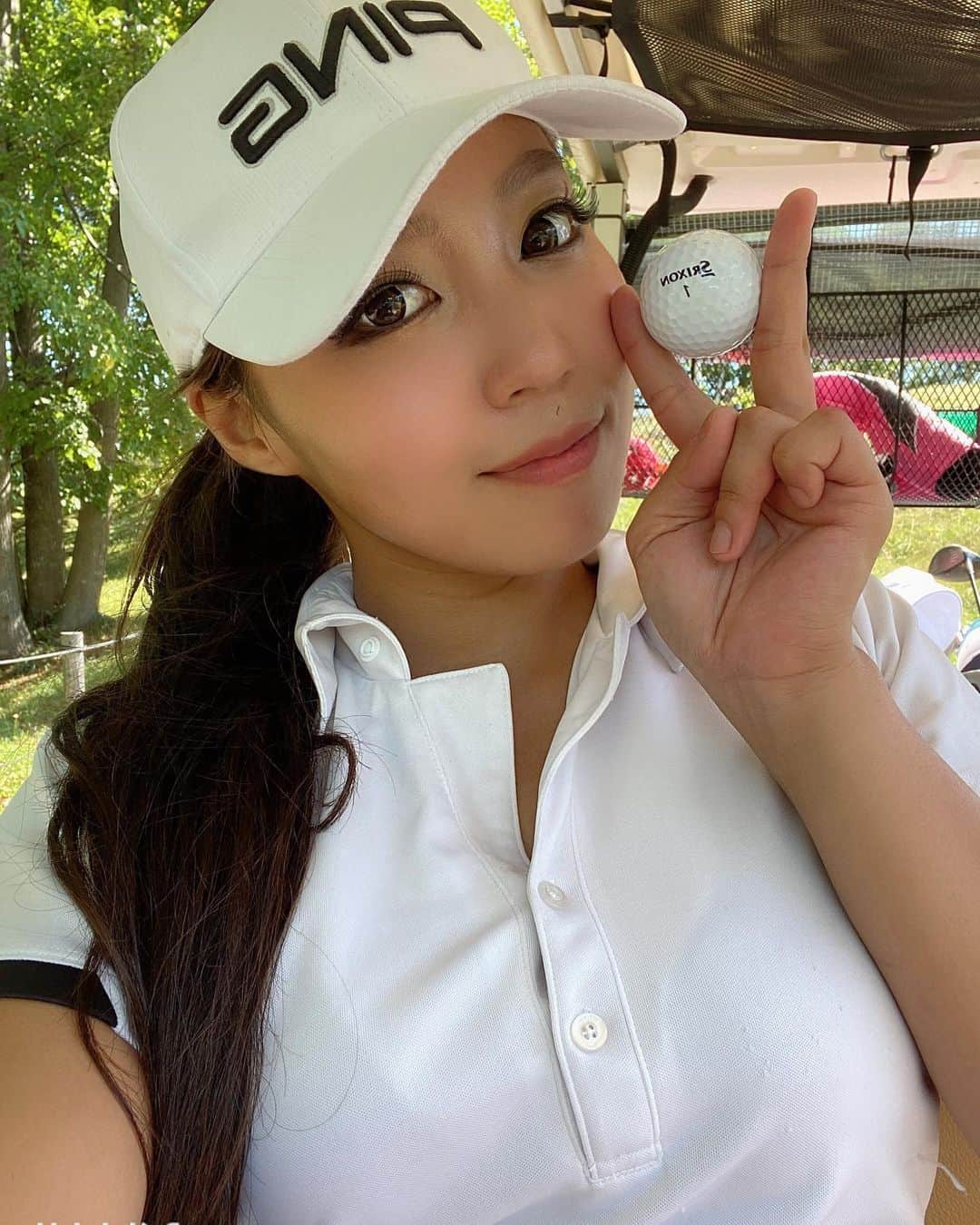 のインスタグラム：「﻿ ﻿ ﻿ まさかのみんなPING🖤﻿ ロングパット入ったり60yベタピン付けたりで﻿ 楽しかったです🦋💙﻿ ﻿ #ping #chromehearts  #北海道 #hokkaido #ゴルフスイング ﻿ #golfswing ﻿ #はせがわしほり  #america ﻿ #carlifestyle ﻿ #fashionphotography  #キャンギャル ﻿ #hydroflask #heyletsgo #🇺🇸 #🇯🇵﻿  #ゴルフ #golf #golfstagram ﻿ #golfwear #golfgirl #ゴルフ女子 ﻿ #pxg #pxgtroops  #russeluno #ラッセルノ﻿  #markandlona #japan #ゴルフコーデ #ゴルフスイング #ゴルフウェア ﻿」