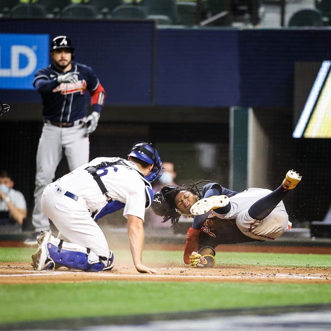 MLBさんのインスタグラム写真 - (MLBInstagram)「Braves are putting the pressure on early. 😤」10月19日 9時28分 - mlb