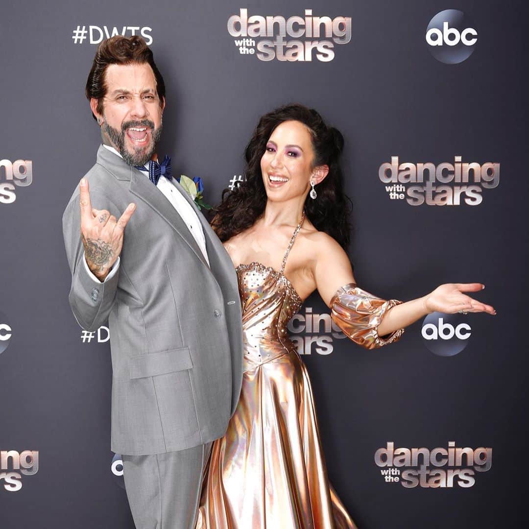 A.J.のインスタグラム：「#TeamPrettyMessedUp is rockin’ out and having the most fun heading into week 6 of #DWTS!!! The experience I’ve had on @dancingabc so far has been beyond amazing, and I have to give a gigantic THANK YOU to my incredible dance and podcast partner, @cherylburke. We are buddies on and off the dance floor, and relate to each other on so many levels. Thank you for pushing me to be my best, but also reminding me to have fun through it all. I am pumped to show everyone our samba tomorrow night. Make sure you’re all tuning in!!」