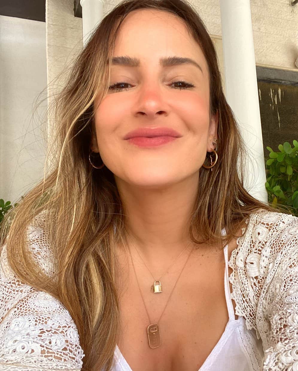 Claudia Leitteのインスタグラム：「Boa Noite! Boa semana! Bote o amor à frente de tudo e vá sem medo! Já DEUS certo! 🙌🏻💎」