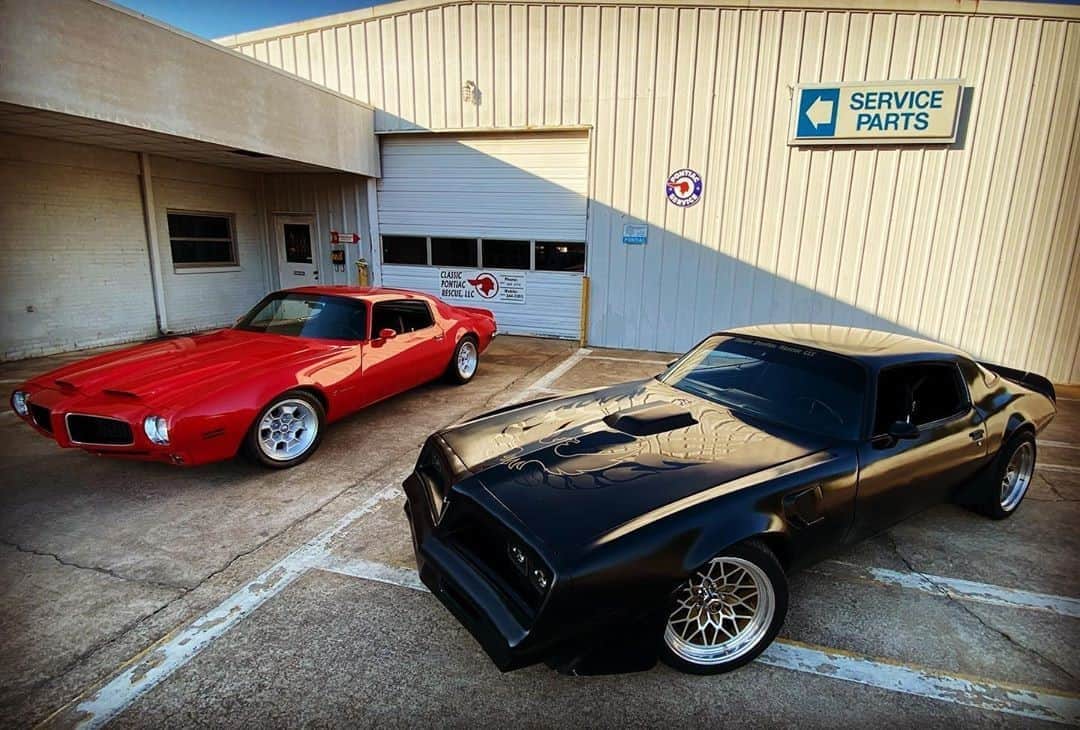Classics Dailyさんのインスタグラム写真 - (Classics DailyInstagram)「#ClassicsFeature _____ Classic Pontiac Rescue has some beautiful rides. Red or Black? _____ #classiccar #musclecar #hotrod #protouring #prostreet #restomod #classicsdaily #streetrod #streetcar #customcar #hotrods #streetrods #pontiac #firebird #transam」10月19日 10時00分 - classicsdaily