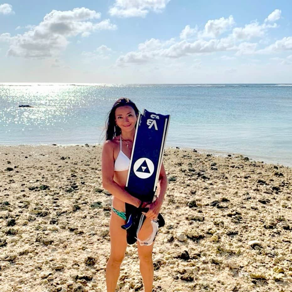 福田朋夏さんのインスタグラム写真 - (福田朋夏Instagram)「久々の宮古島の海✨✨海入ったら凄く元気になった！！今度また来た時は潜って潜って潜ってたくさん冒険したいなー✨🐠✨ #miyakoisland @alchemy_hellas @ #freediving #apnea #irabuisland」10月19日 10時11分 - tomoka_fukuda