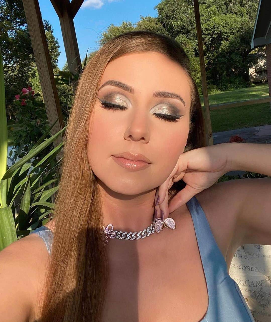 Kylie Cosmeticsさんのインスタグラム写真 - (Kylie CosmeticsInstagram)「@roseandben serving sunday glam inspo 🌟 wearing gypsum skin concealer, bronze tan bronzer stick and runway blush 💗   last chance for buy one, get one FREE on all skin concealers! 🤩 ends 11:59pm pst on kyliecosmetics.com」10月19日 10時14分 - kyliecosmetics