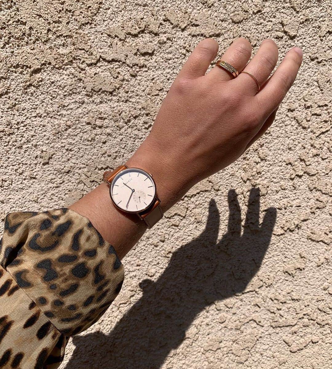 The Horseさんのインスタグラム写真 - (The HorseInstagram)「The Classic watch featuring a polished rose gold case, soft pink dial and a tan leather strap,  Via @liv.at.home」10月19日 15時43分 - the_horse