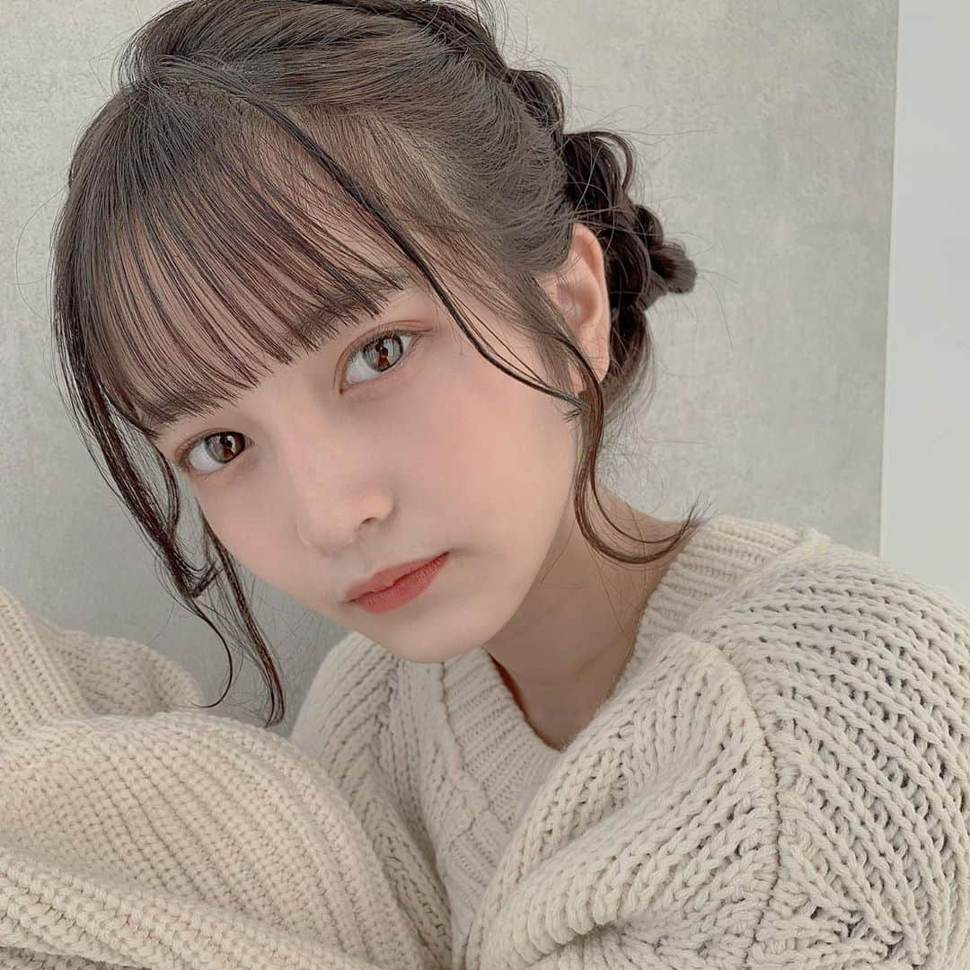 黒嵜菜々子さんのインスタグラム写真 - (黒嵜菜々子Instagram)「Live前ヘアセットしてくださりました！ 本当にありがとうございます☺️  私KPOP結構すきなんですけどBGM そっちけいでテンション上がりました✌️ 美容師さんもすごく優しくて 親切で話しやすくて最高です！  ほんとに行ってみて欲しい！！  @zawa_tomato  #ヘアセット #お団子アレンジ  #編み込みアレンジ  #ヘアスタイル  #cachecache」10月19日 10時24分 - kurosaki0516