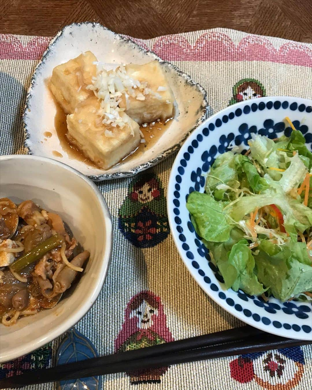 桑山哲也さんのインスタグラム写真 - (桑山哲也Instagram)「食事も軽めにしております♫  先日の鍋の残り サラダ 揚げ出し豆腐  米を我慢です」10月19日 10時30分 - monmalutolu