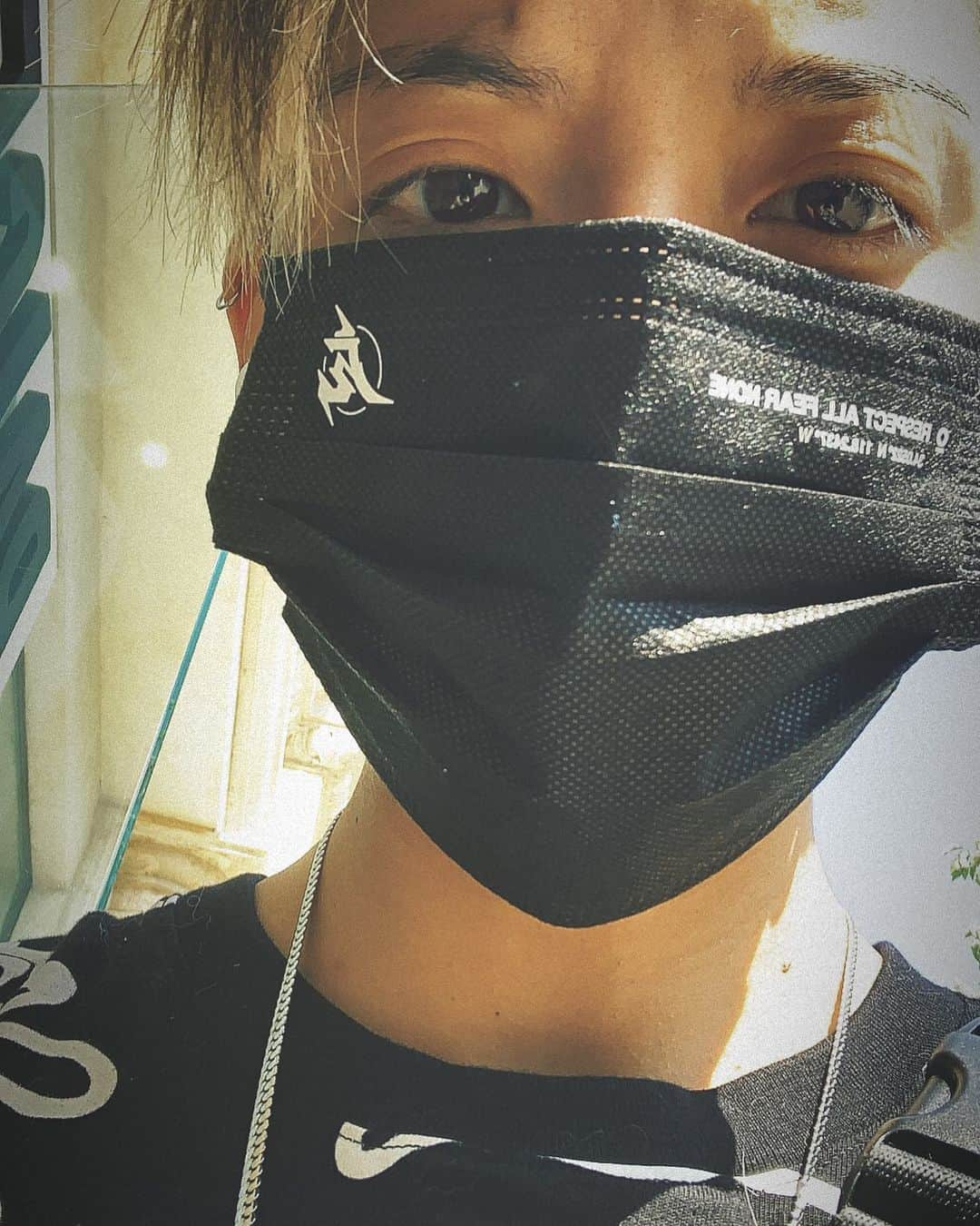 アンバー さんのインスタグラム写真 - (アンバー Instagram)「Mask ☑️ for awkward selfie day🙃 @kin.aesthetik」10月19日 10時58分 - amberliu