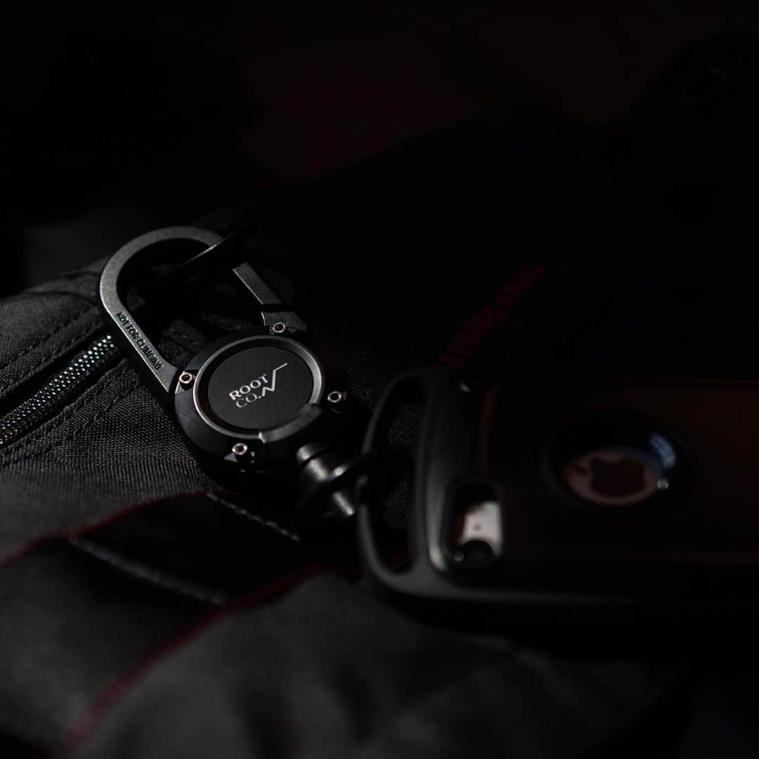 のインスタグラム：「. Matte black tools.  #root_co #rootco #magreel360 #shockresistcasepro」