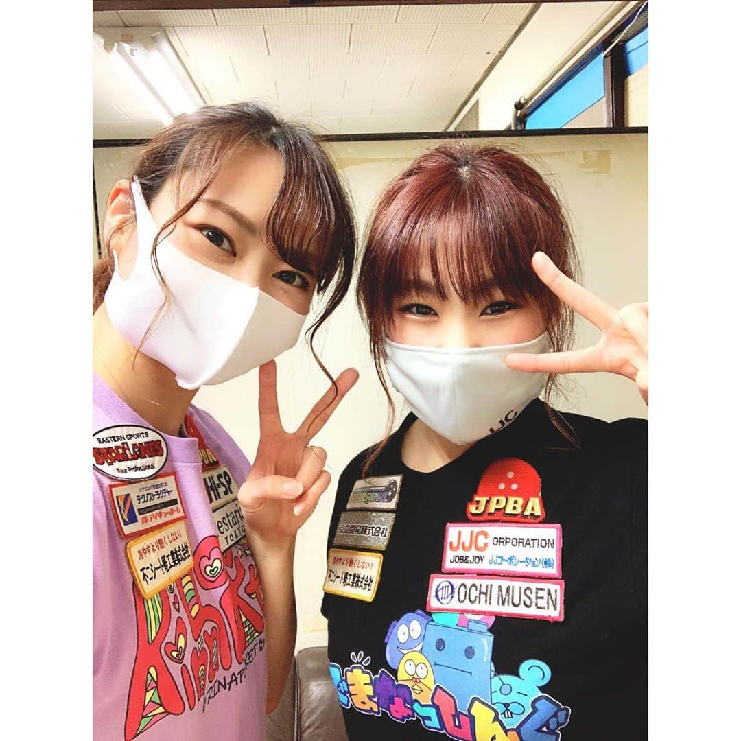 浅田梨奈さんのインスタグラム写真 - (浅田梨奈Instagram)「⭐️ダブルチャレンジin立川スターレーン⭐️ with 越智真南プロ😻 たくさんのご参加ありがとうございました🙇‍♀️ 越智プロたくさん盛り上げてくれてありがとうございました🌈  動き回って喋りまくって なんだかわちゃわちゃ😜  1シフトだけ各々のライブ配信番組のTシャツで✨ 私は初お披露目でした🥳  また是非開催したいな🥰 その際は是非スターレーンへ❣️笑  皆さま本当にありがとうございました🌈 #ボウリング #プロボウラー #女子アスリート #浅田梨奈 #越智真南 プロ #立川スターレーン #ダブルチャレンジマッチ #りなぽけっと #ひでまなっしんぐ #越智真南ファン続出 #なかなかなボディアクション #たくさんのご参加ありがとうございました #感染症対策にも #ご協力ありがとうございました」10月19日 11時02分 - asdrn528