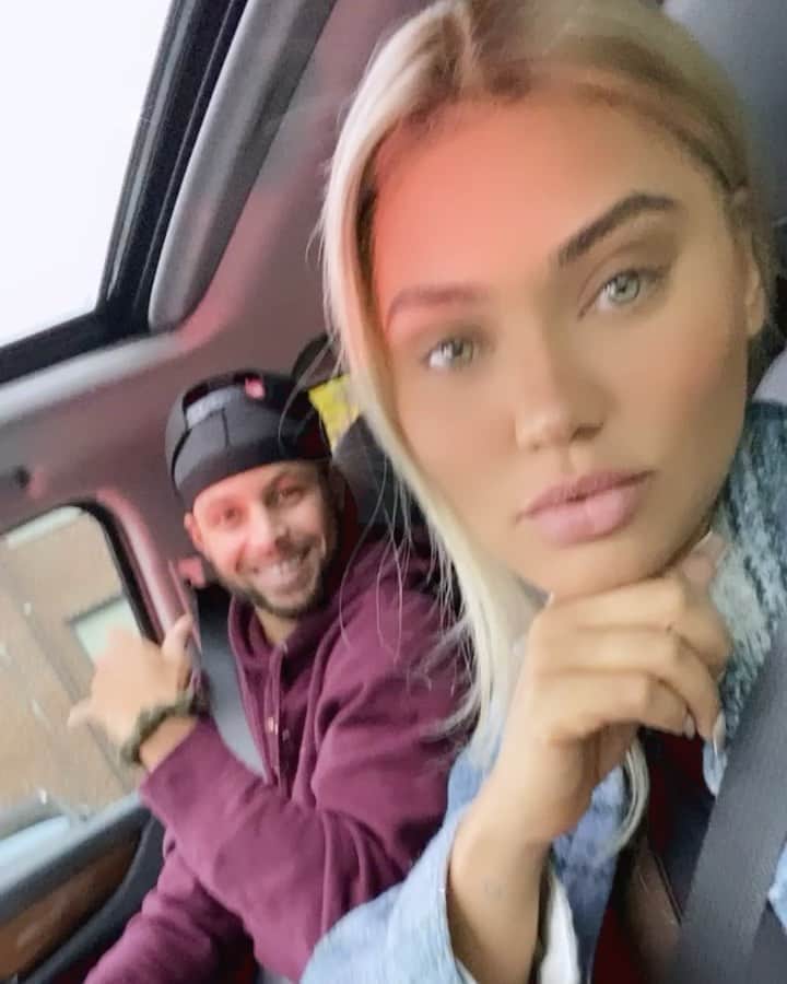 エイヨシャ・カレーのインスタグラム：「Mom goes blonde (temporarily).」