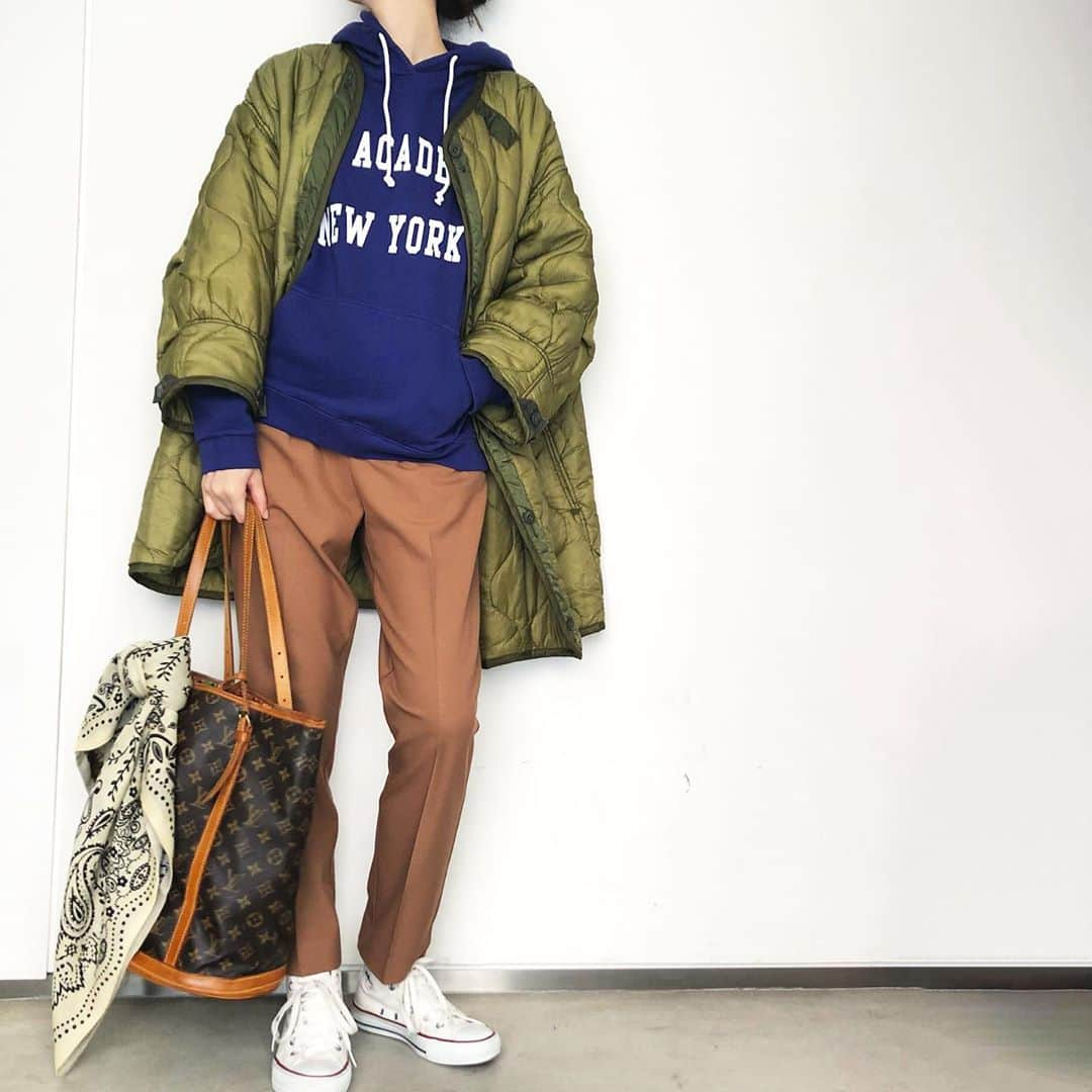 chinatsu614さんのインスタグラム写真 - (chinatsu614Instagram)「Comfy hoodie on Monday. #mondaystyle #comfystyle #ootd #theacademynewyork #beams  #stunninglure #manipuri #luisvuitton ・ ・ ・  コードはホワイトにしました♡   アンケート ありがと♡   パンツも @elura_official の展示会で カタチが気に入って色違いで2色付けたもの。笑  ・  ・ ・  #elura #elura2020fw  #エルーラ #大人の悩みに効くコーデ」10月19日 11時19分 - chinatsu614