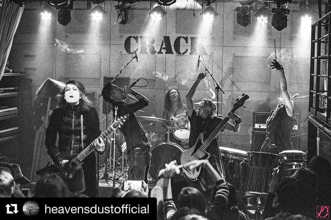 KAI_SHiNEのインスタグラム：「#Repost @heavensdustofficial  ・・・ 4years ago today! We'll be back #korea Stay safe!  #heavensdust #rock #metal #numetal #live #livephotography #club #clubcrack」